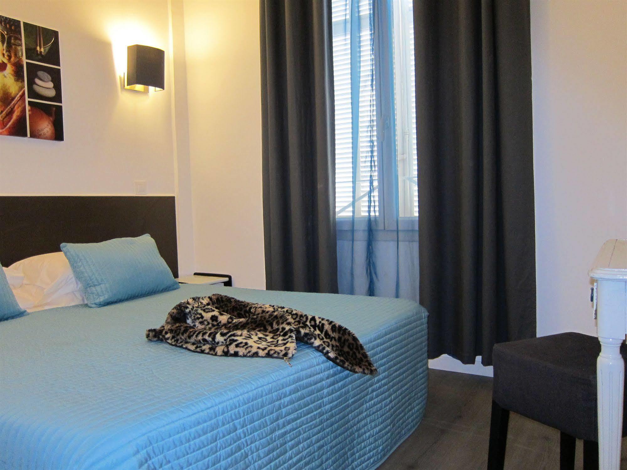 Brit Hotel Colbert Juan-les-Pins Eksteriør billede